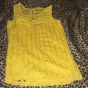 A cute short sleeve yellow shirt